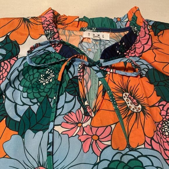 Ladies Floral THML sleevelesss blouse front tie size medium - Picture 2 of 6